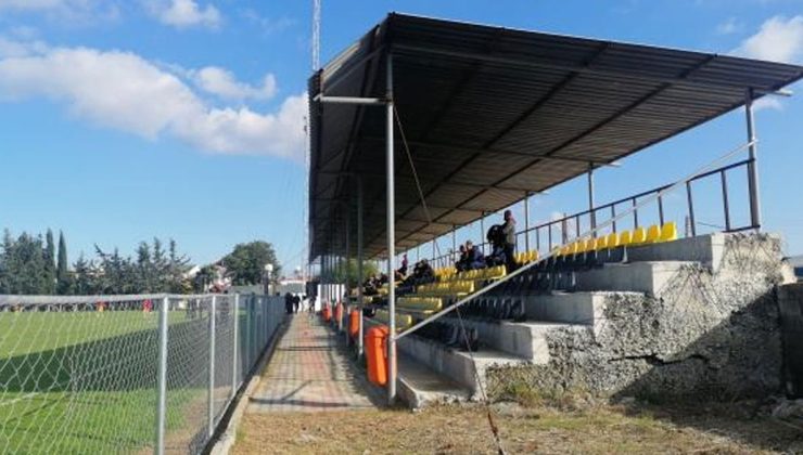 Bu stadın yarısı Türk yarısı İngiliz topraklarında: Aynı maçta iki kaleci iki farklı ülkede