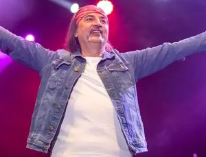 Çelik ‘Şaka sanıyorsunuz ama gerçek’ diyerek hayranının isteğini ifşa etti