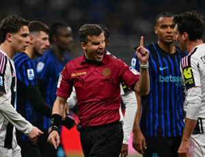 Juventus yenildi maç sonu ortalık karıştı! Hakemlerin üzerine yürüdü