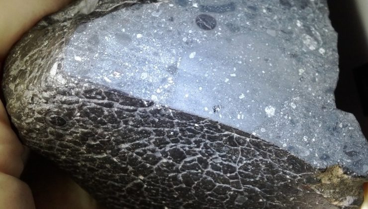 Mars’tan gelen siyah taş ortalığı karıştırdı