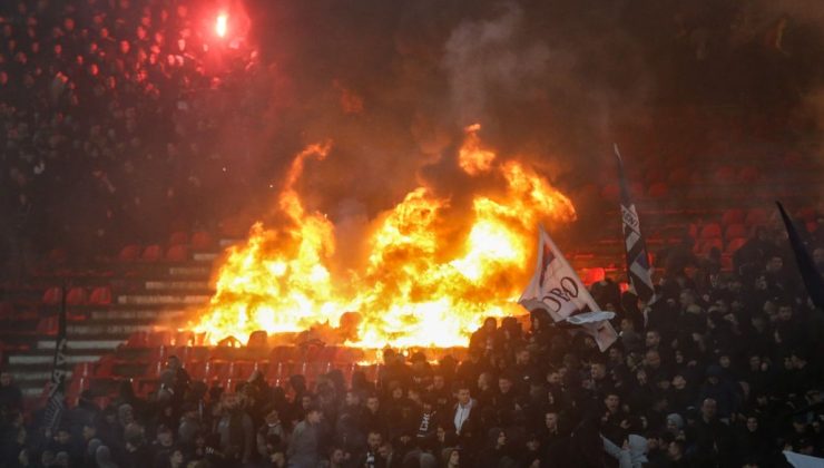Olaylı derbide koltuklar ateşe verildi