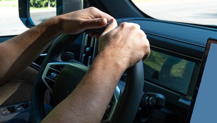 Otomobil dünyasında deprem: 2027’den itibaren zorunlu olarak eskiye dönülüyor