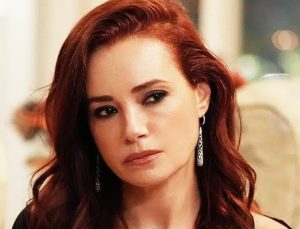 Özgü Namal’dan alkış toplayan Türkiye çıkışı